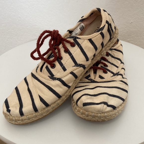 Toms size W6 khaki and blue stripes with brown laces - Picture 3 of 10